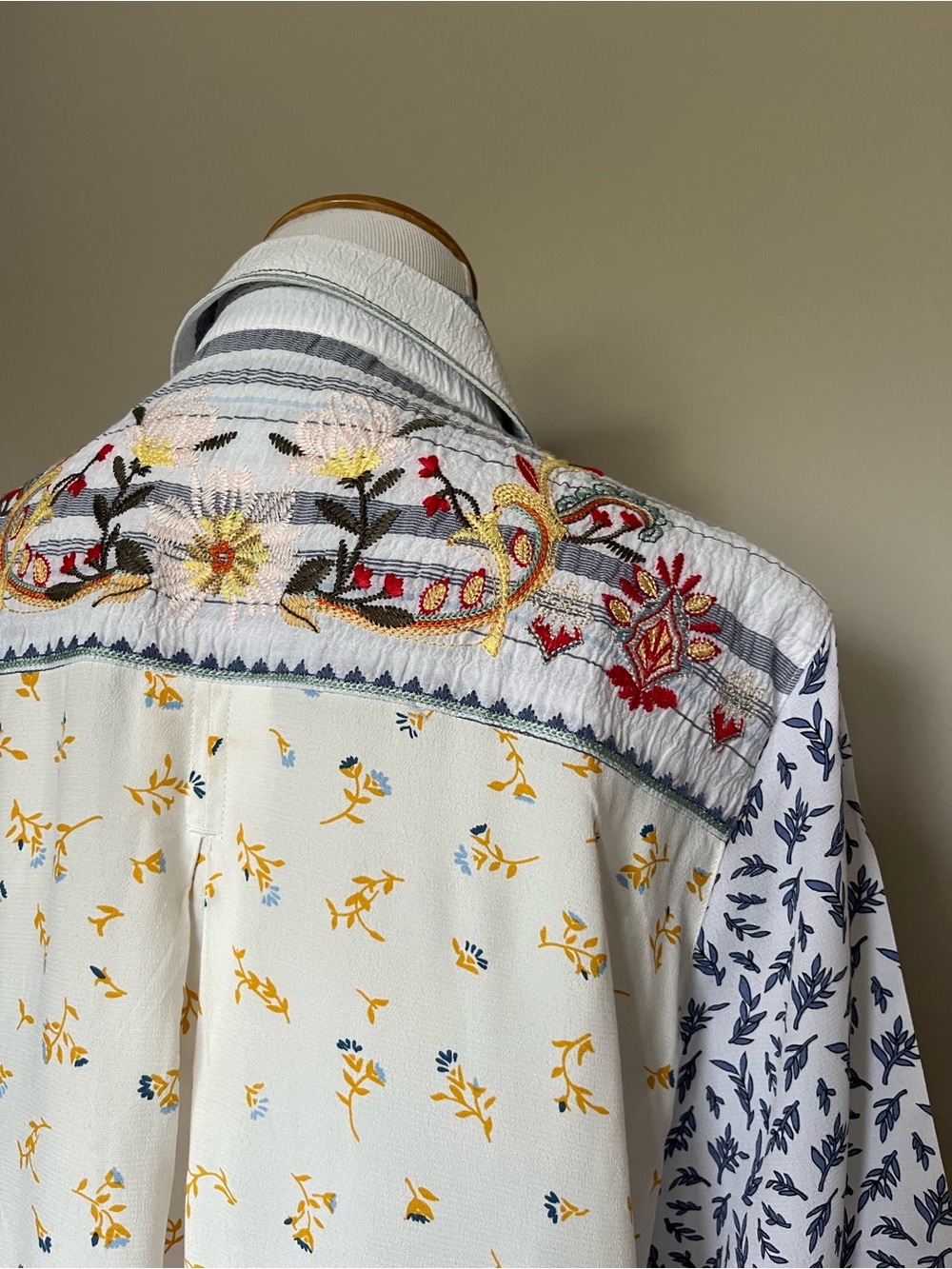 John Mark Women's Oversized Embroidered Boho Blouse Size Small - Picture 10 of 11